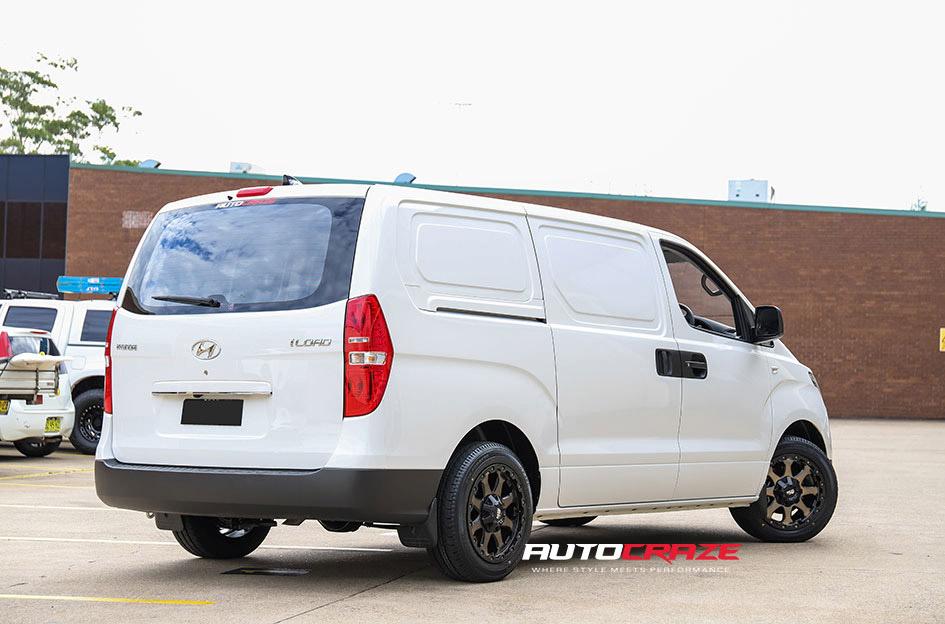 HYUNDAI-ILOAD-SAVAGE-SATIN-BLACK-PEWTER